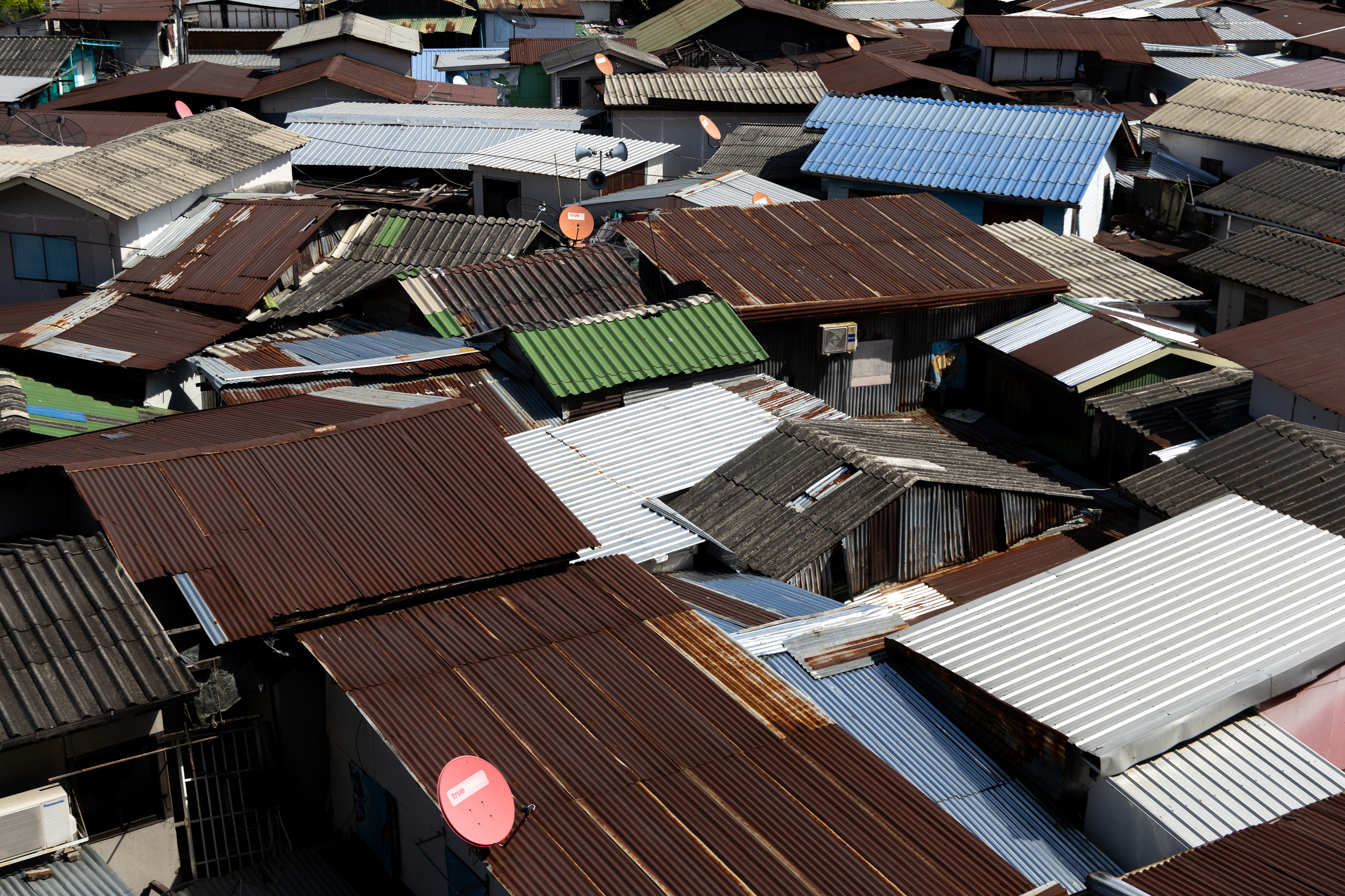 A warren of densely packed homes in Khlong Toei, Bangkok, Dec. 4, 2024. Climate Resilience for All/Patipat Janthong