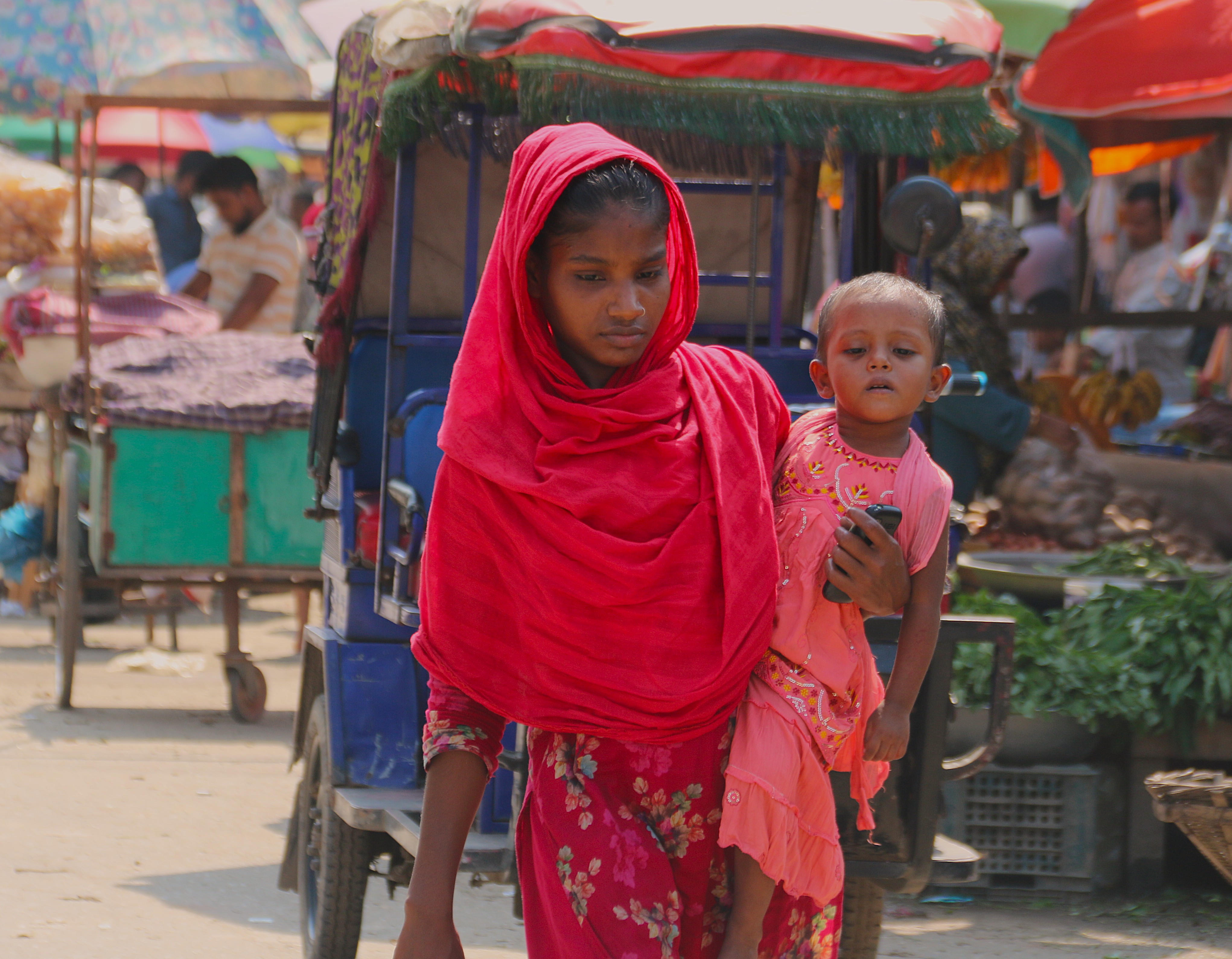 Aklima Banu, 22, a brickfield worker and single mother living in Kallanpur informal settlement in Mirpur, a part of Dhaka, Bangladesh, walks to her workplace. August 10, 2025. Climate Resilience for All/Tanvir Ahmed